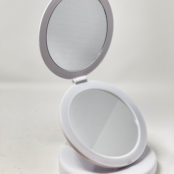 MAKEUP Mirror Double Sided 5X Magnifier with LED Lights & USB NEW in box - Picture 2 of 8